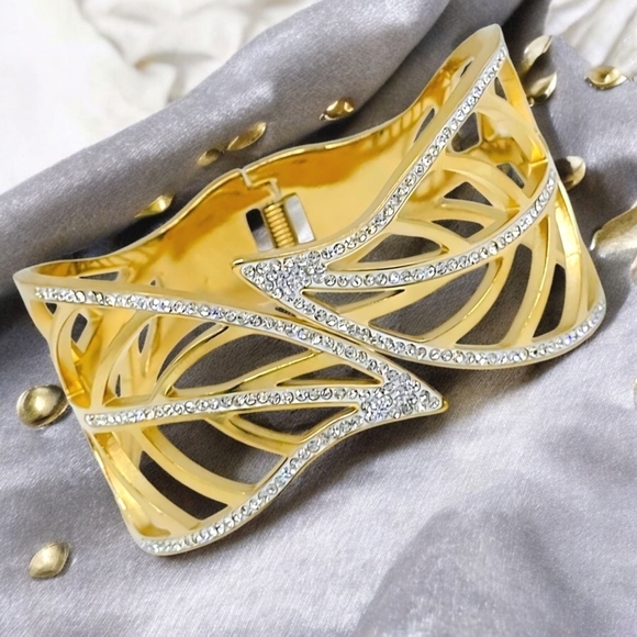 🆕️Chunky Gold Leaf Cuff Bracelet | 18K Gold Plated Stainless Steel | Sparkling - Picture 15 of 16
